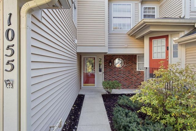 1055 Woodhill Court, Elgin, IL 60120