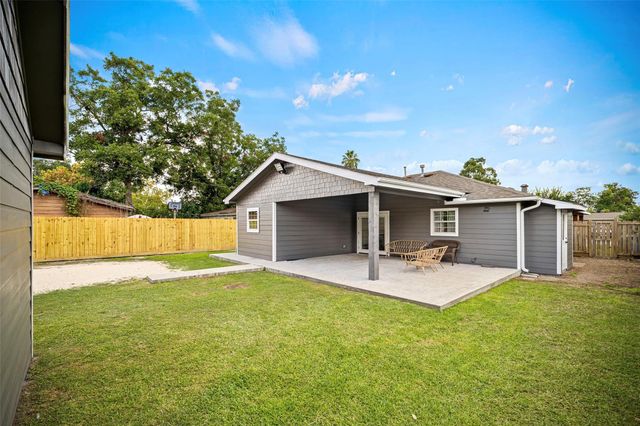 515 Foxglove Lane, Houston, TX 77076