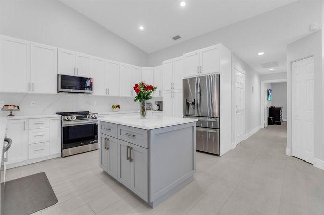 8224 Via Bella, Boca Raton, FL 33496