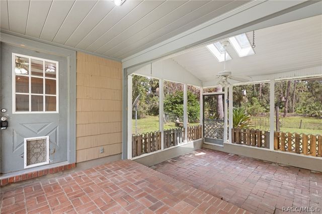 4714 Highway 40 W, Yankeetown, FL 34498