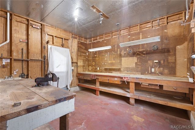 4714 Highway 40 W, Yankeetown, FL 34498
