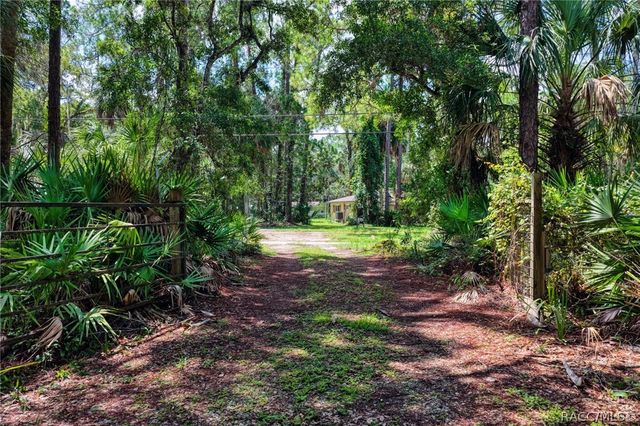 4714 Highway 40 W, Yankeetown, FL 34498