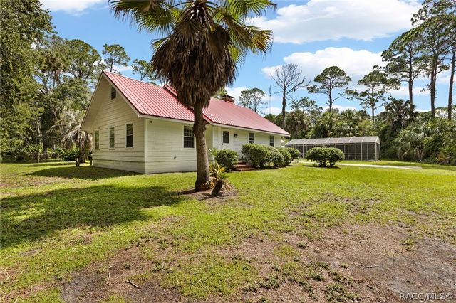 4714 Highway 40 W, Yankeetown, FL 34498