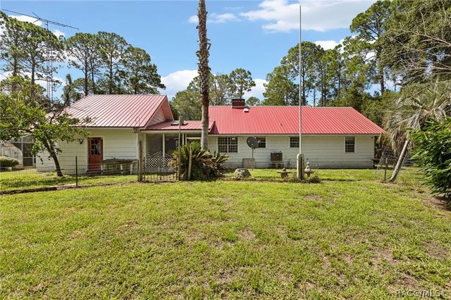 4714 Highway 40 W, Yankeetown, FL 34498