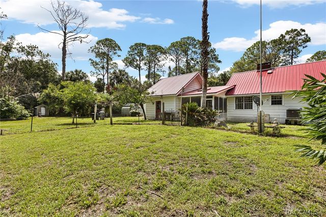 4714 Highway 40 W, Yankeetown, FL 34498