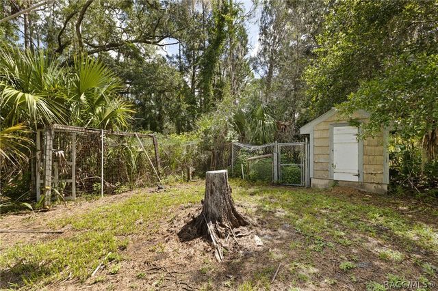 4714 Highway 40 W, Yankeetown, FL 34498
