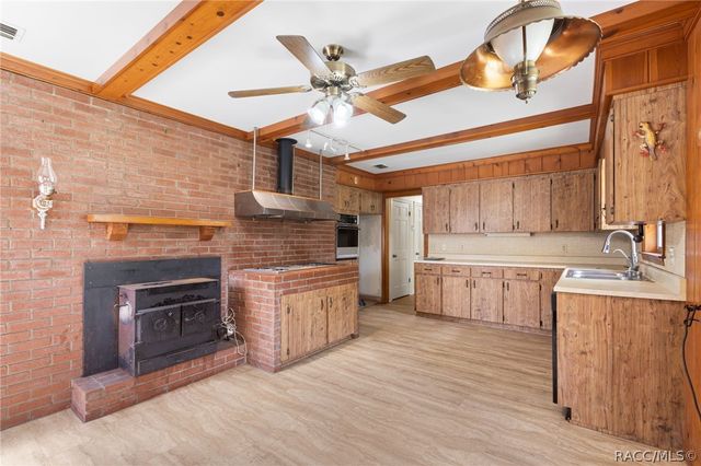 4714 Highway 40 W, Yankeetown, FL 34498
