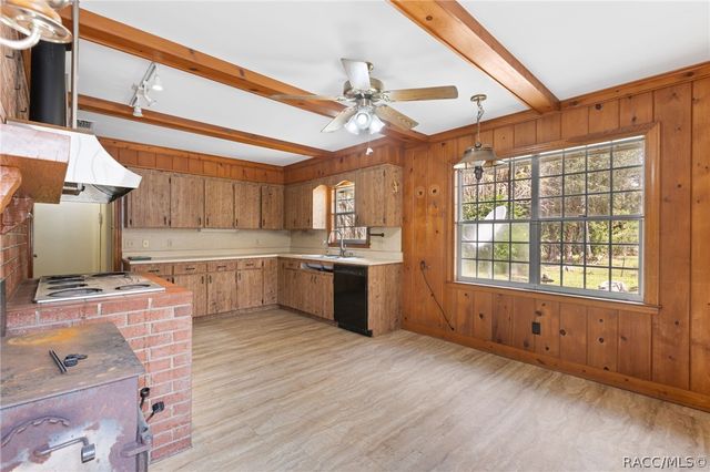 4714 Highway 40 W, Yankeetown, FL 34498