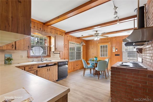 4714 Highway 40 W, Yankeetown, FL 34498