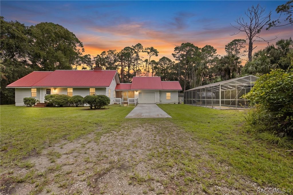 4714 Highway 40 W, Yankeetown, FL 34498