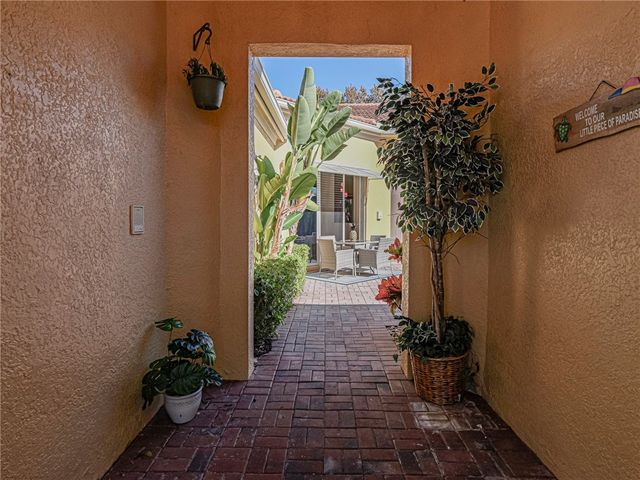 9630 E Maiden Court, Vero Beach, FL 32963