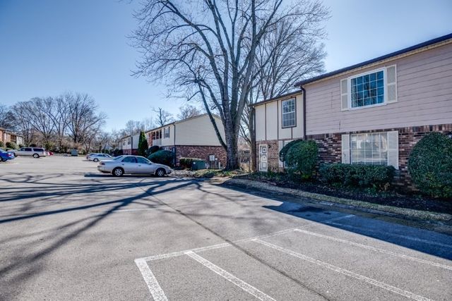 932 Coarsey Dr, Nashville, TN 37217