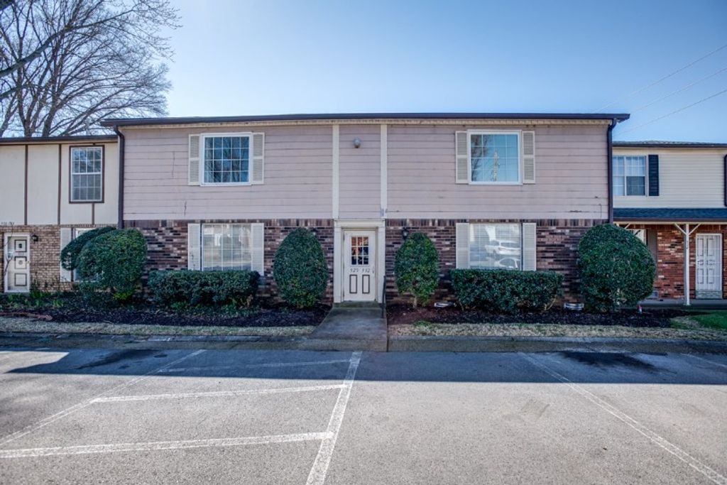 932 Coarsey Dr, Nashville, TN 37217