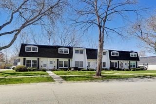 845 Country Club Drive F, Libertyville, IL 60048