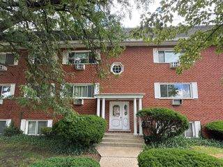 727 S Maple Avenue 302, Oak Park, IL 60304