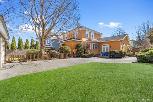 46 Riggs Place, Locust Valley, NY 11560