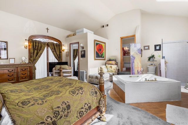 46 Riggs Place, Locust Valley, NY 11560