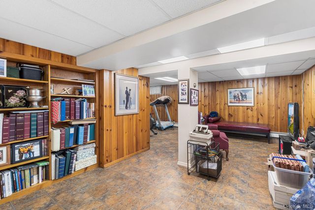 46 Riggs Place, Locust Valley, NY 11560