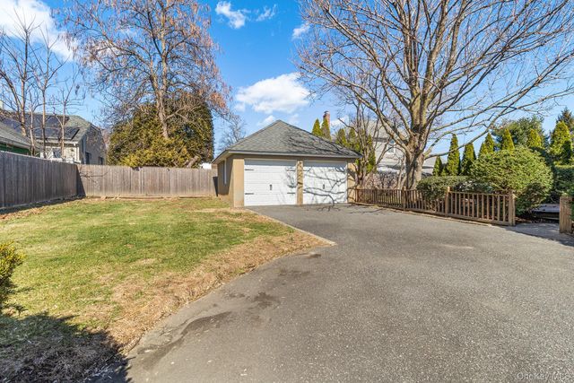 46 Riggs Place, Locust Valley, NY 11560