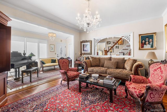 46 Riggs Place, Locust Valley, NY 11560