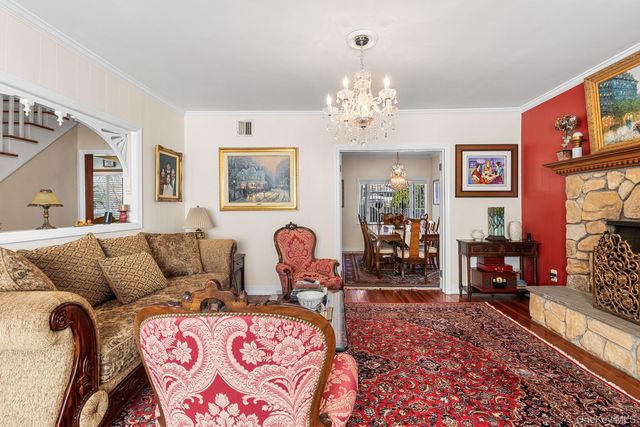 46 Riggs Place, Locust Valley, NY 11560