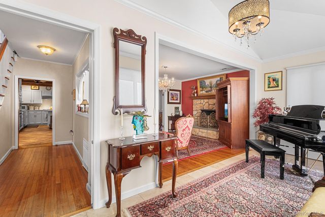 46 Riggs Place, Locust Valley, NY 11560