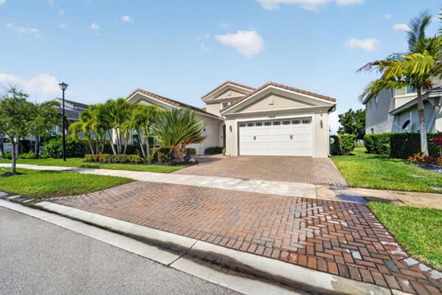 15804 Goldfinch Circle, The Acreage, FL 33470