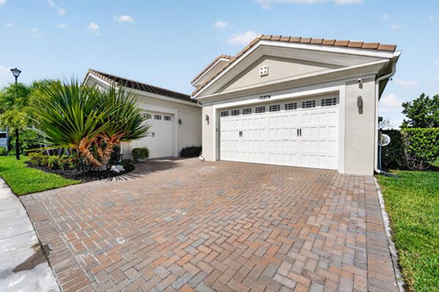 15804 Goldfinch Circle, The Acreage, FL 33470