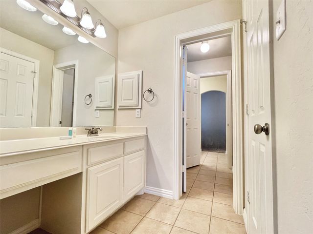 10404 OFFSHORE Drive, Irving, TX 75063