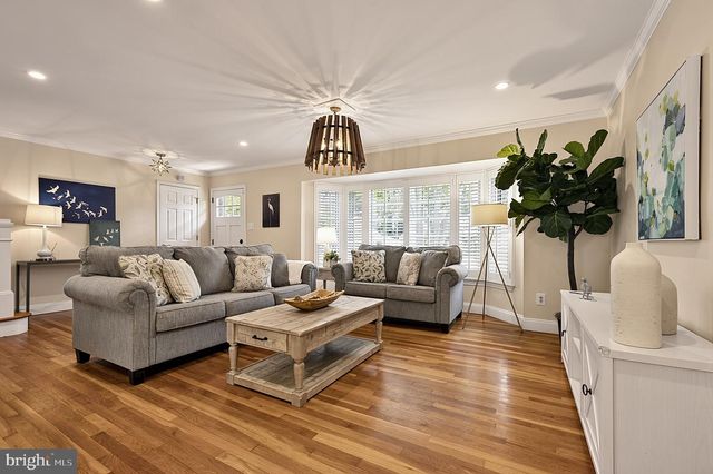 8709 WATERFORD RD, Alexandria, VA 22308