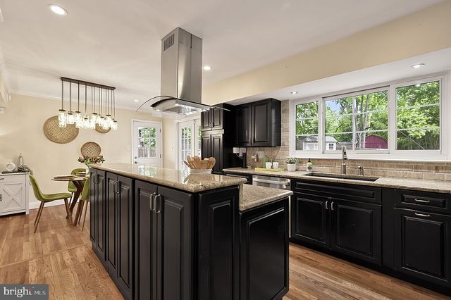 8709 WATERFORD RD, Alexandria, VA 22308