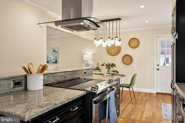 8709 WATERFORD RD, Alexandria, VA 22308