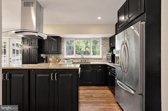 8709 WATERFORD RD, Alexandria, VA 22308