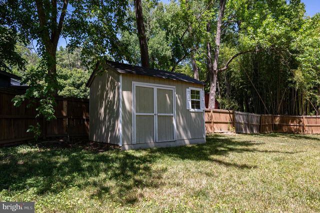 8709 WATERFORD RD, Alexandria, VA 22308