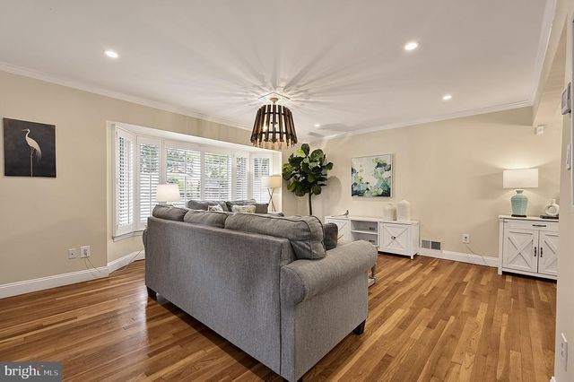 8709 WATERFORD RD, Alexandria, VA 22308