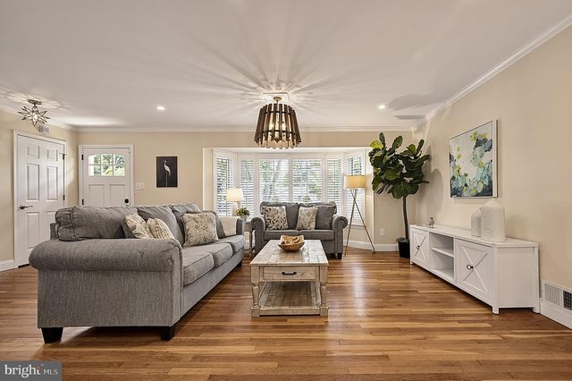 8709 WATERFORD RD, Alexandria, VA 22308