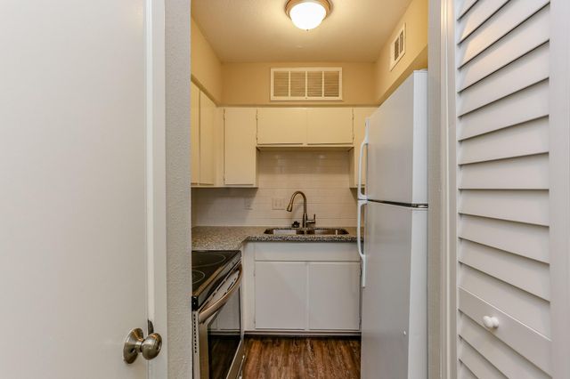 4040 San Felipe Street 270, Houston, TX 77027