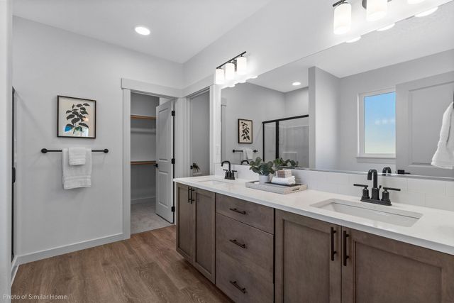 3085 Mt Thielsen Drive 64, Medford, OR 97504