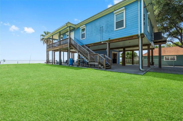 427 2nd Street, San Leon, TX 77539