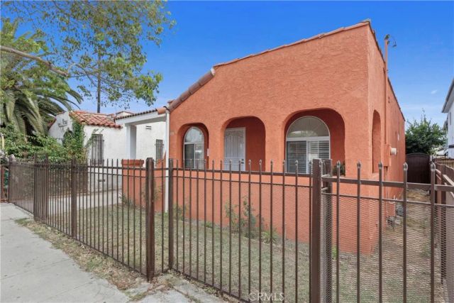 236 W Arbor Vitae Street, Inglewood, CA 90301
