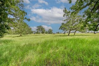 106 Sunny Day Dr, Red Rock, TX 78662