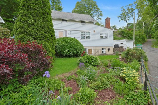 24 Burnsdale Avenue, Valhalla, NY 10595