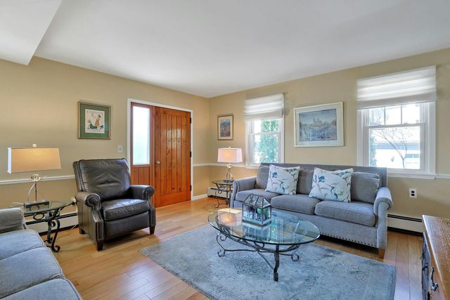 24 Burnsdale Avenue, Valhalla, NY 10595