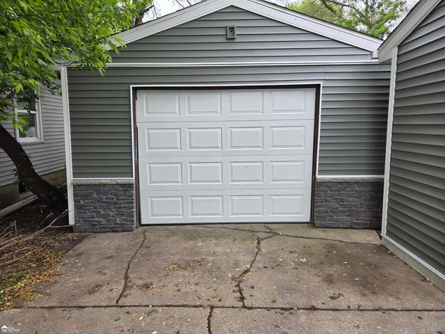 1358 Donovan Street, Burton, MI 48529