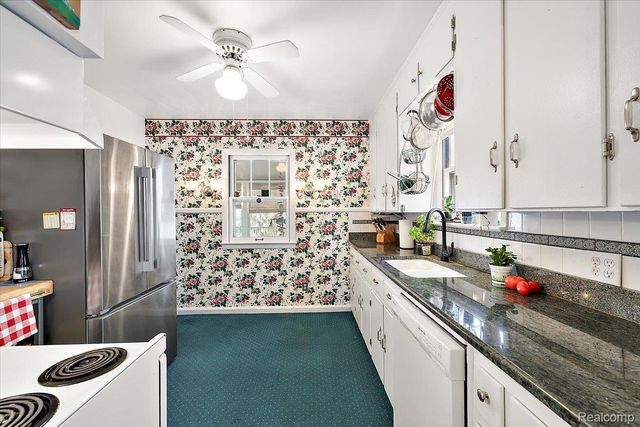 34915 Chestnut Street, Wayne, MI 48184