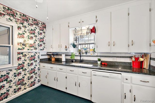 34915 Chestnut Street, Wayne, MI 48184