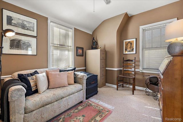 34915 Chestnut Street, Wayne, MI 48184