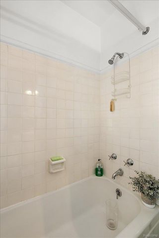 34915 Chestnut Street, Wayne, MI 48184