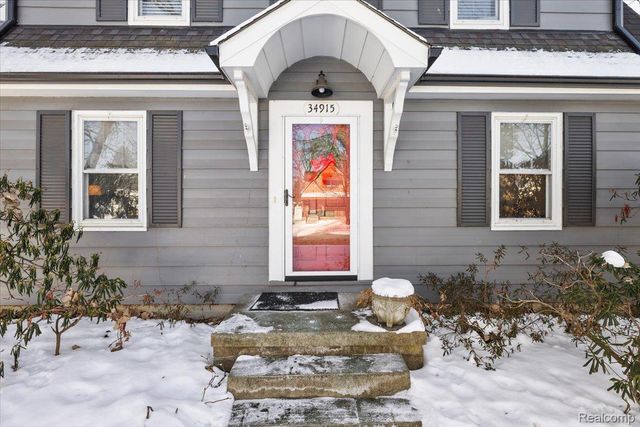 34915 Chestnut Street, Wayne, MI 48184