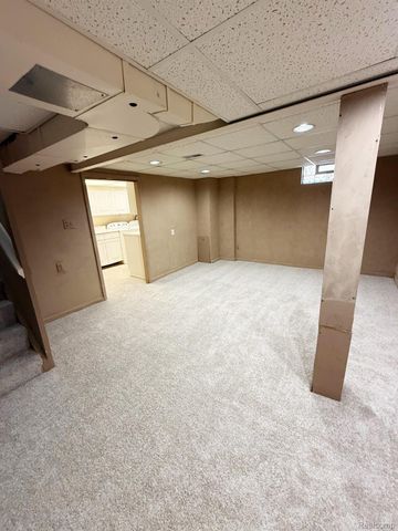 34915 Chestnut Street, Wayne, MI 48184